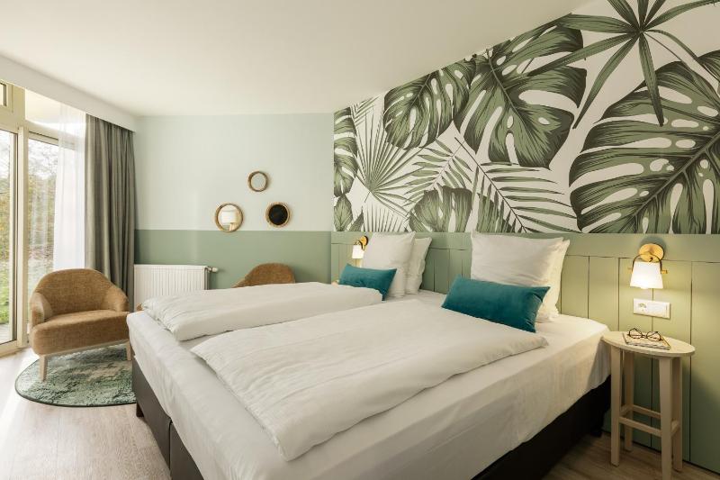 Deluxe Double Room image 2