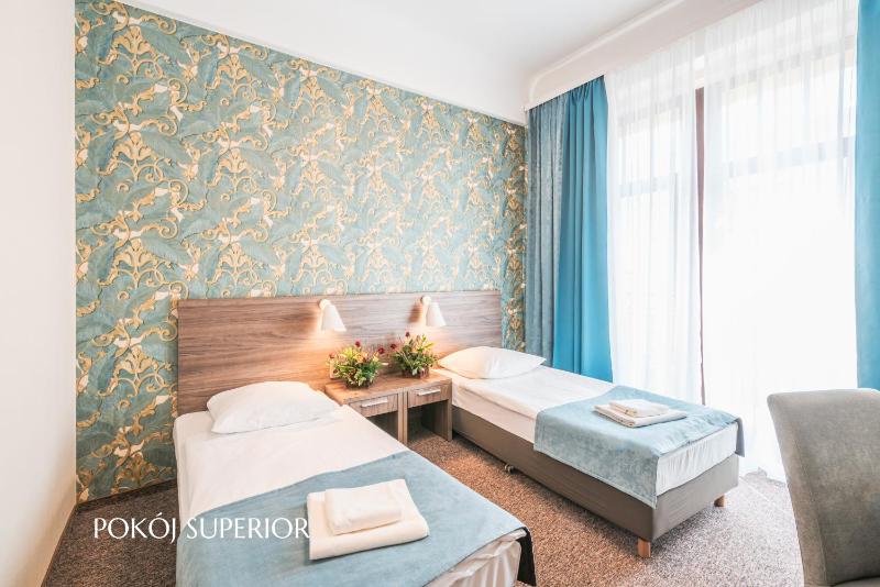 Superior Twin Room image 4