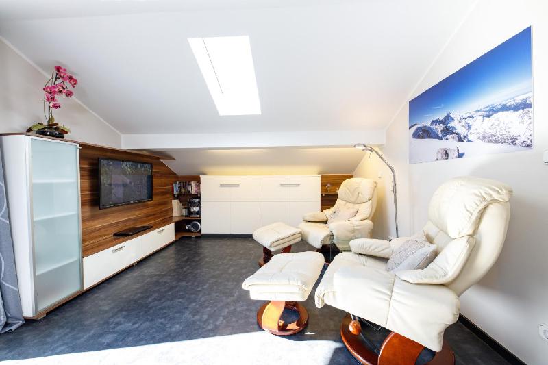 Apartment with Mountain View image 1