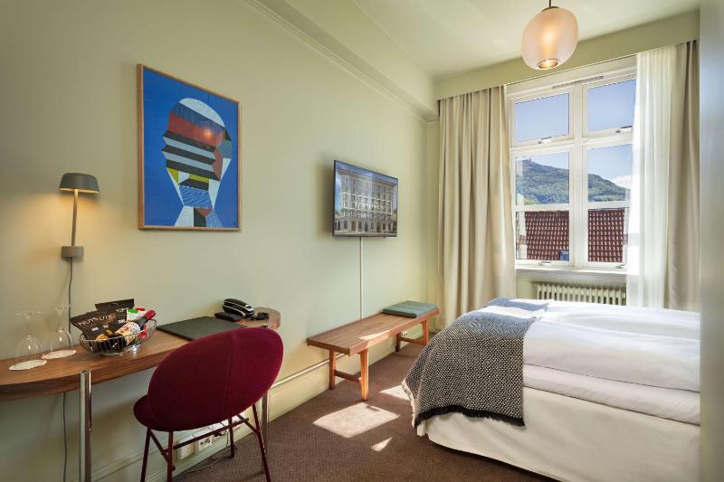 Economy Double Room image 4
