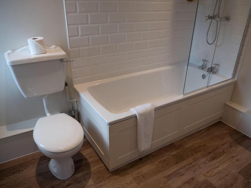 Double Room with Private Bathroom image 3
