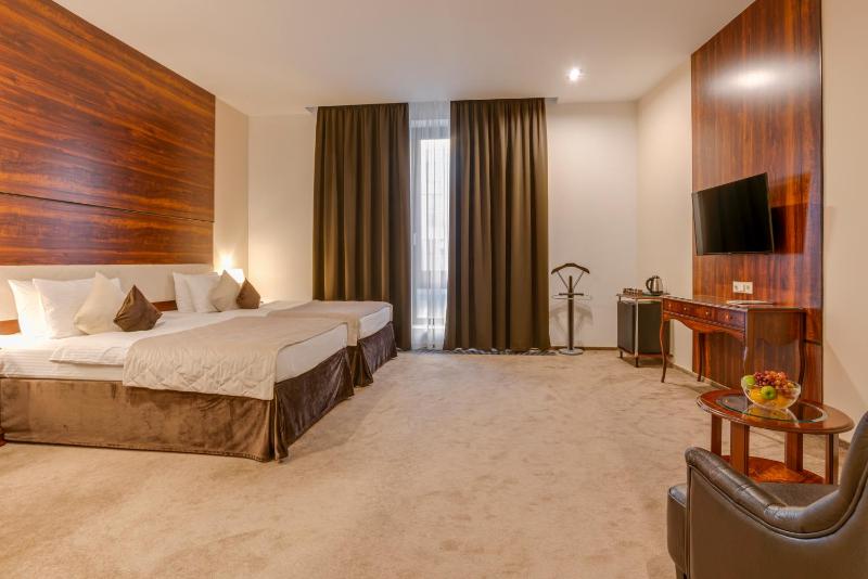 Suite with Garden View image 2