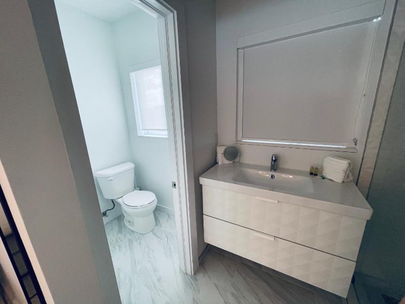 Studio Apartment with Sea View image 4
