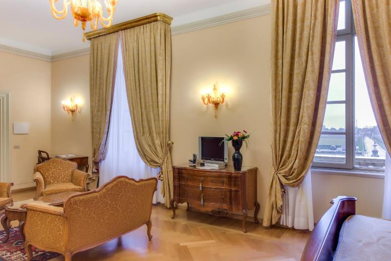 Junior Suite image 2