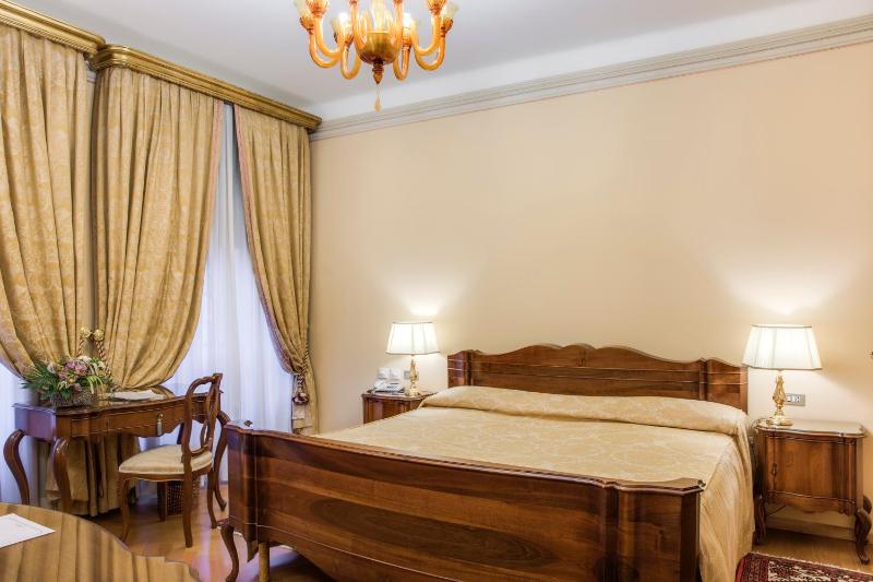 Superior Double Room image 3