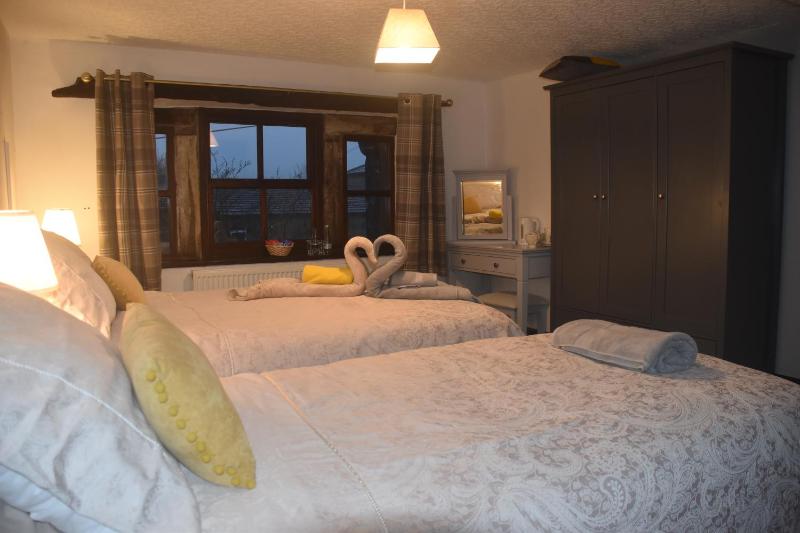 Triple Room with Shower image 3