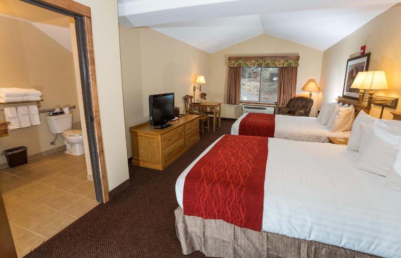 Queen Room with Two Queen Beds - Non-Smoking image 2