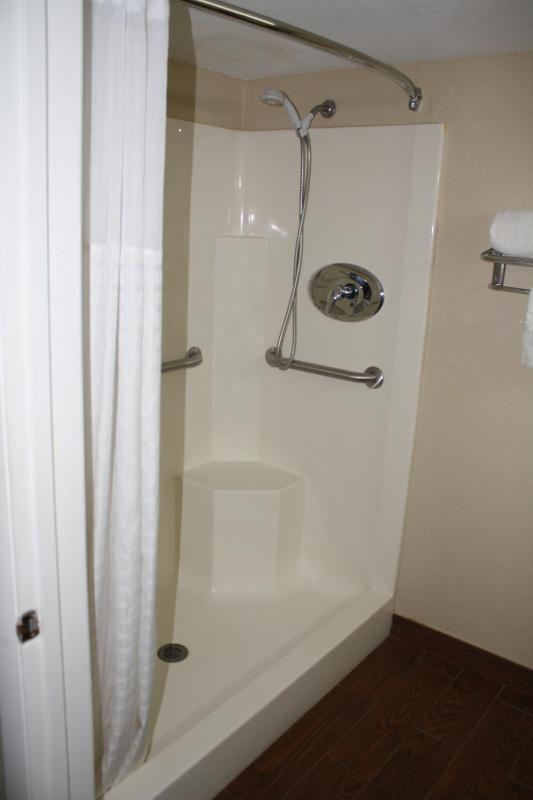 King Room - Accessible/Non-Smoking image 3