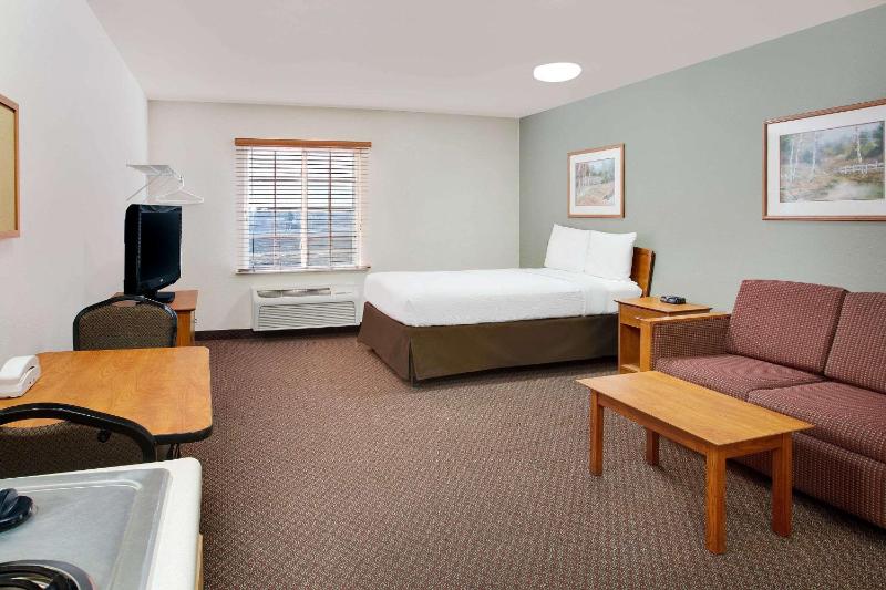 Standard Double Room with Tub - Disability Access/Non-Smoking image 1