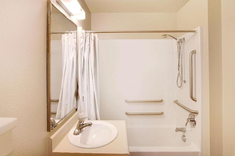 Standard Double Room - Non-Smoking image 2