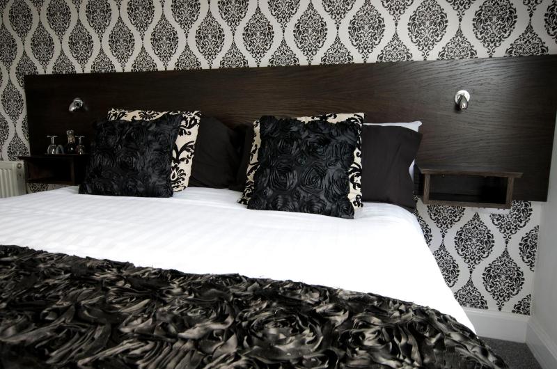 Superior King Room - 8 image 3