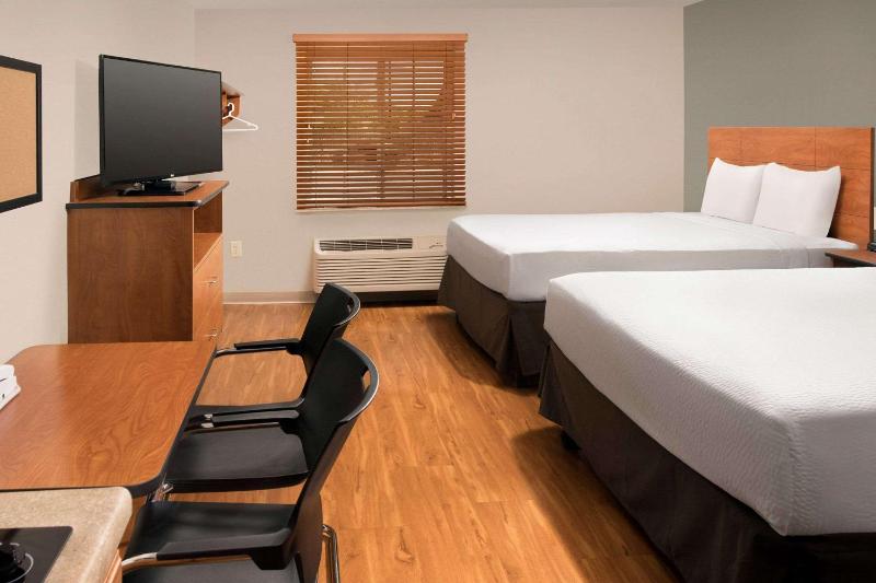 Deluxe Queen Studio with Two Queen Beds image 2