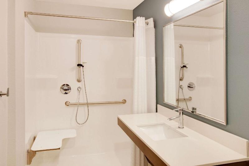 Queen Room with Two Queen Beds - Accessible/Non-Smoking  image 2