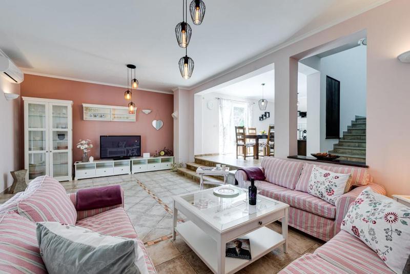 Six-Bedroom Holiday Home image 1