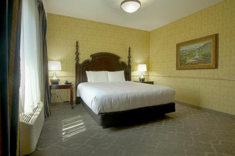 One-Bedroom King Suite - Non-Smoking image 3