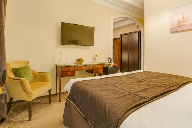 Deluxe Double Room with Two Double Beds image 2