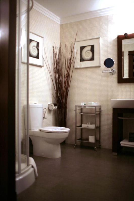 Double Room image 3