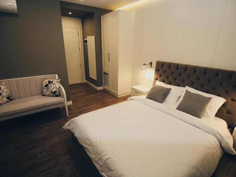 Deluxe Double Room image 3