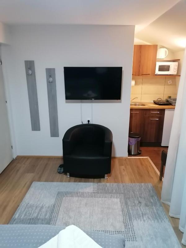 Deluxe Double Room with Balcony image 4
