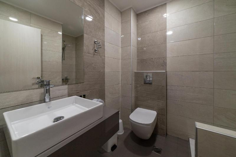 Deluxe Suite with Sea View image 2