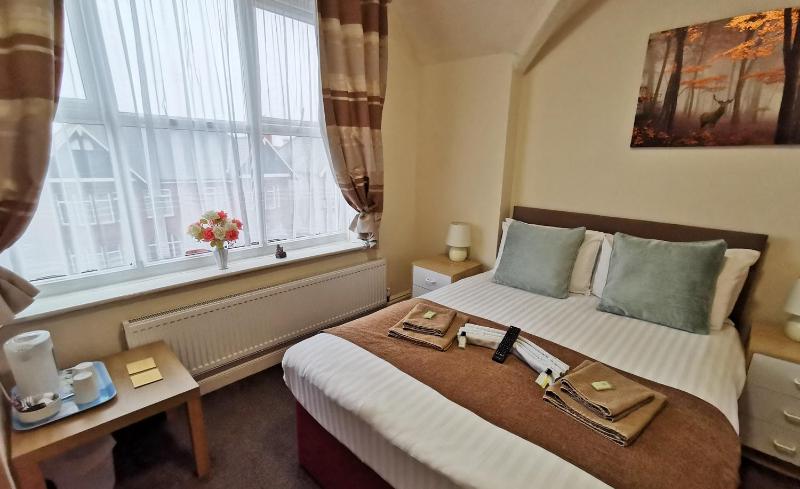 Double Room image 3