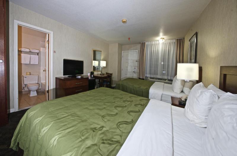 Queen Room with Two Queen Beds - Non-Smoking/Ground Floor image 3