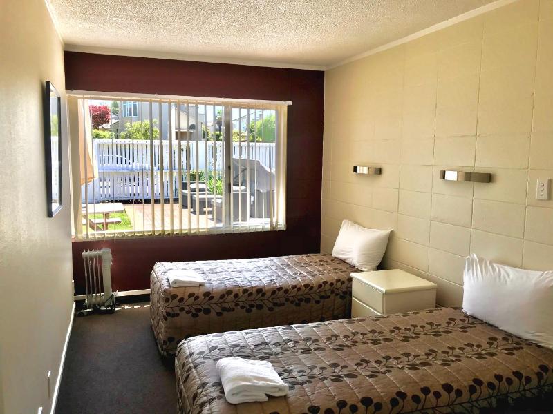 Tui Oaks Motel - image 28