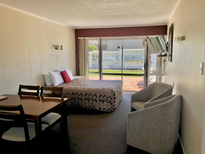 Tui Oaks Motel - image 35