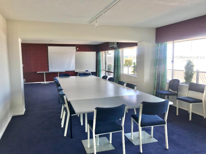 Tui Oaks Motel - image 27