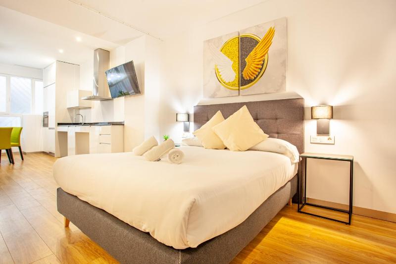 MyFlats Luxury Downtown - image 20