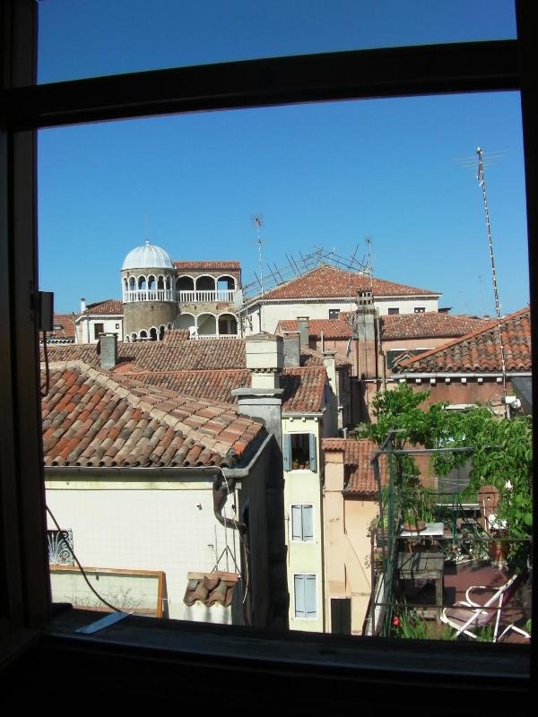 One-Bedroom Apartment image 2