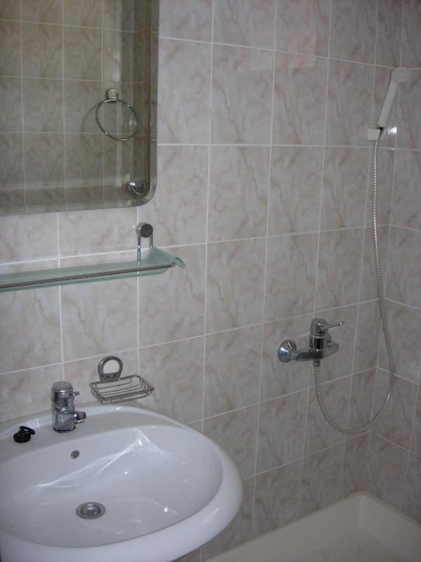 Twin Room with Balcony image 3