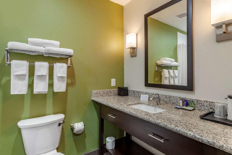Queen Suite with Two Queen Beds - Non-Smoking image 2