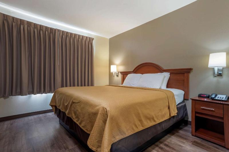 King Room - Non-Smoking image 2