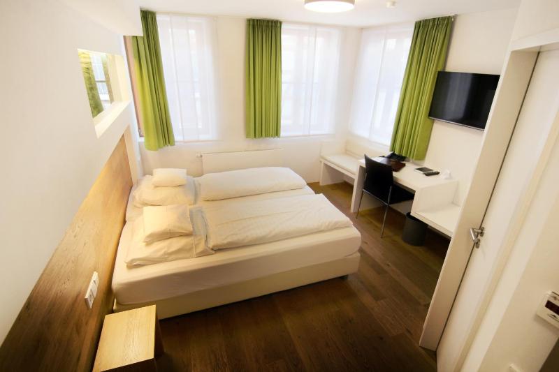 Economy Room image 3