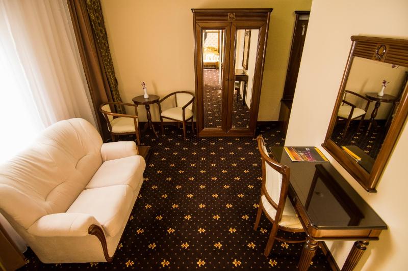 Deluxe Double Room image 2