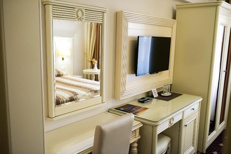 Twin Room image 2