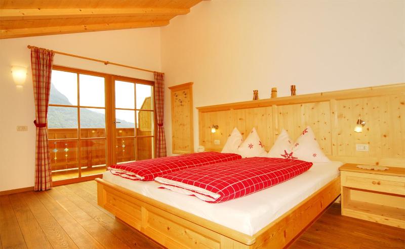 Large Two-Bedroom Apartment image 2