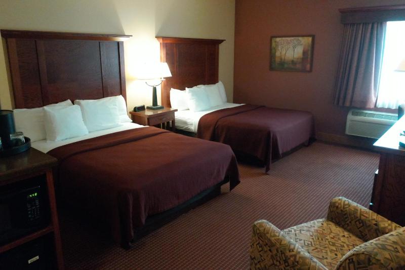 Standard Double Room image 3