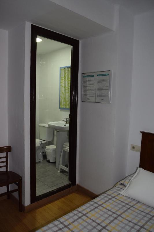 Twin Room image 1