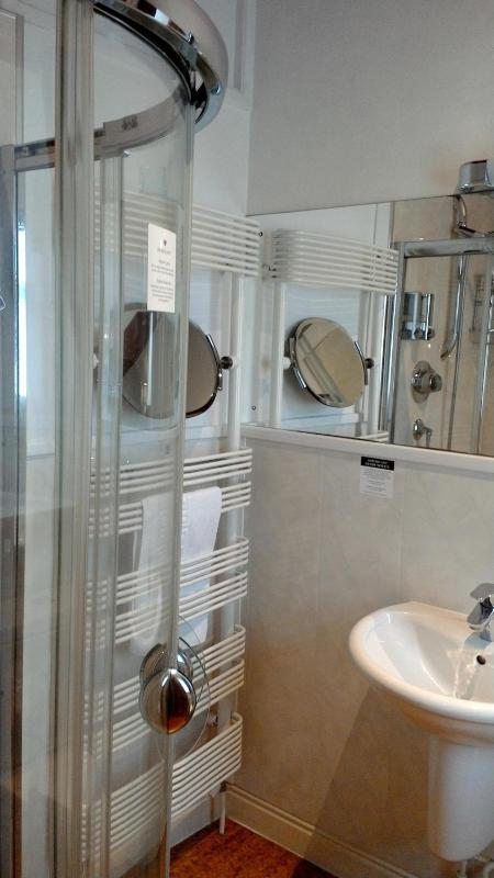 Double Room with Private Bathroom image 2