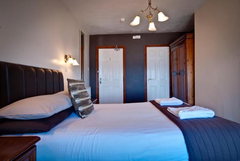 Double Room with Sea View image 4