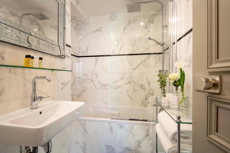 Superior Double/Twin Room image 3