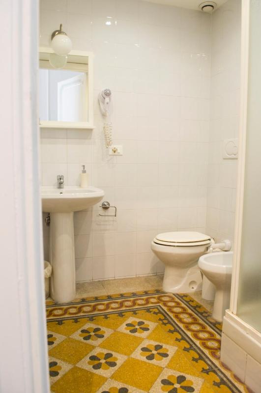 Standard Double or Twin Room with Balcony image 2