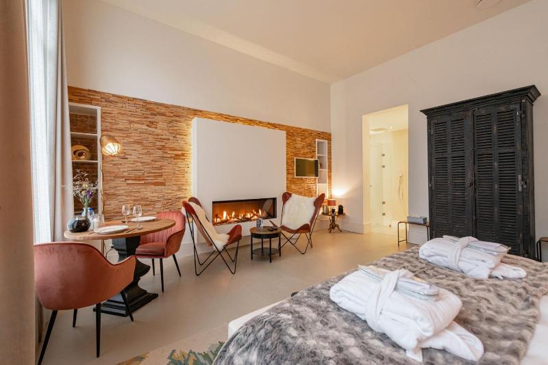 Standard Double Room image 4