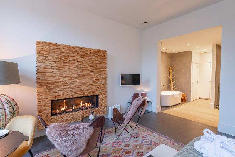 Deluxe Double Room with Bath image 4