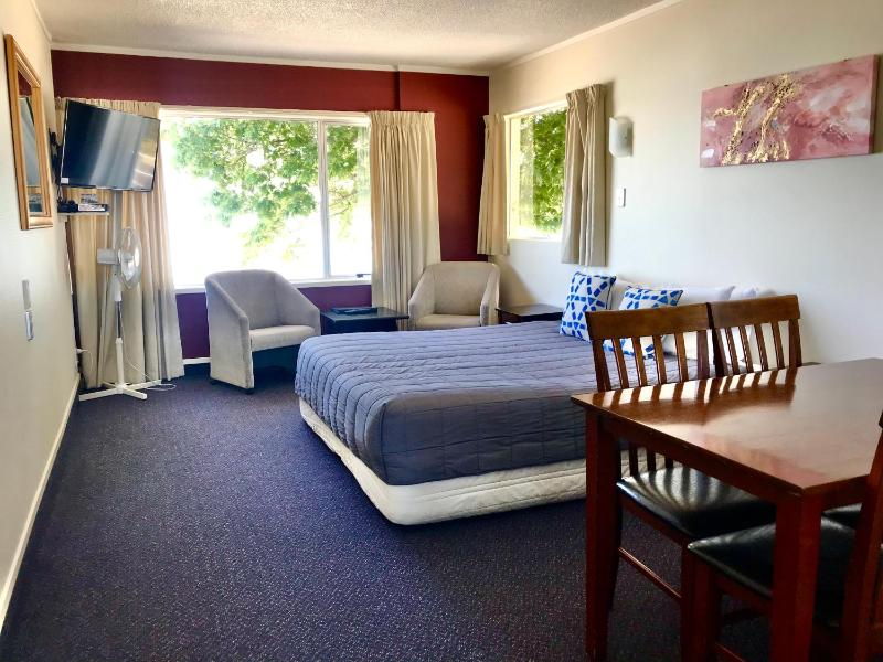 Tui Oaks Motel - image 30