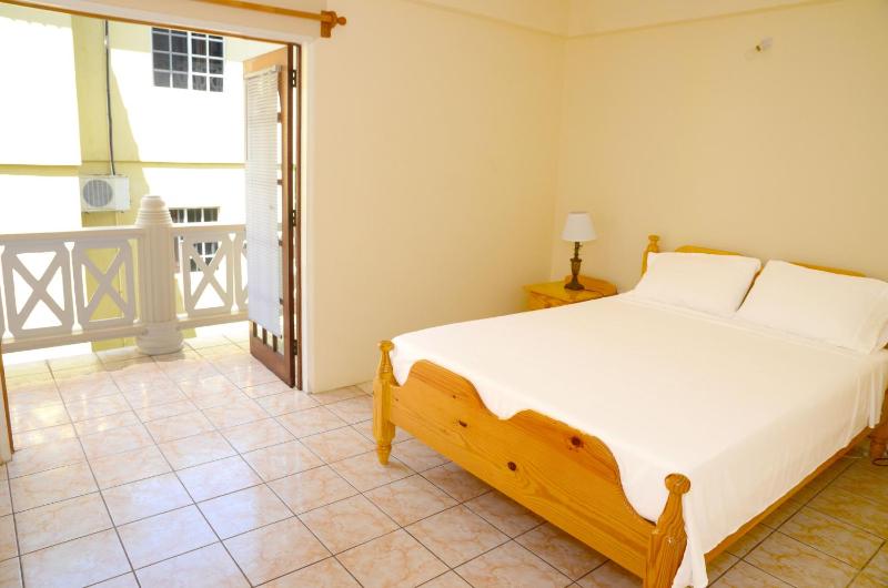 Bascombe Apartments - image 1