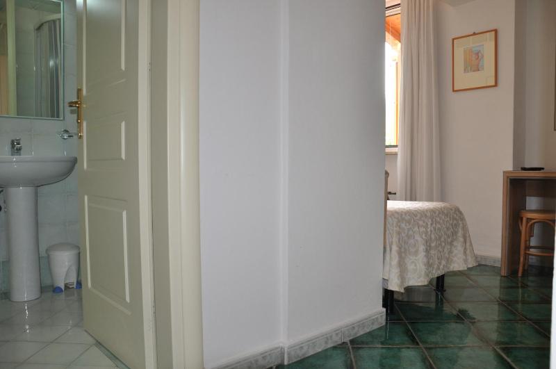 Standard Single Room image 4