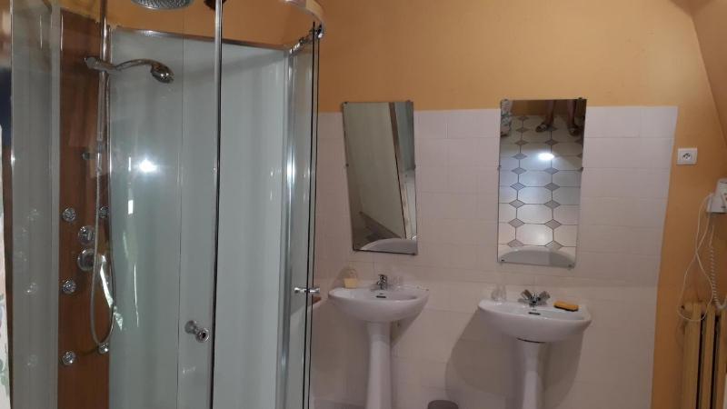 Quadruple Room with Private Bathroom image 4